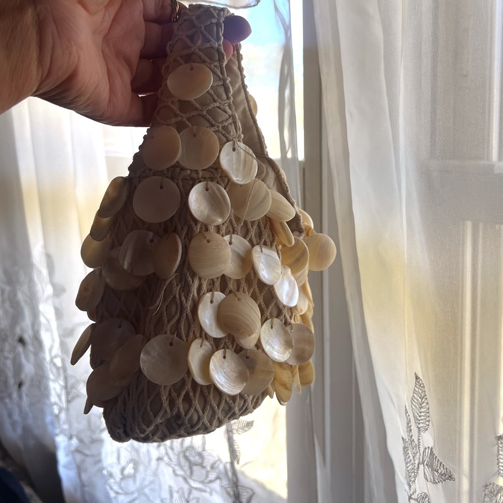 Beige Shell-Embellished Mesh Tote Bag Mermaid Season - Picture 9 of 9